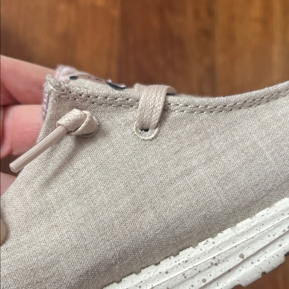 EUC Hey Dude Beige Animal Print Shoes - Picture 16 of 16